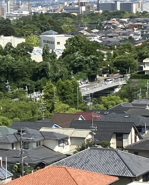 2025年7月13日、ブルーインパレス、北摂、関西万博、千里ニュータウン内の橋の様子