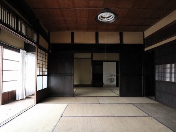 居間(工事前)